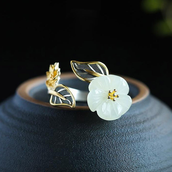 Anello portafortuna con fiore di prugna in giada bianca e rame placcato argento 925 Buddha Stones