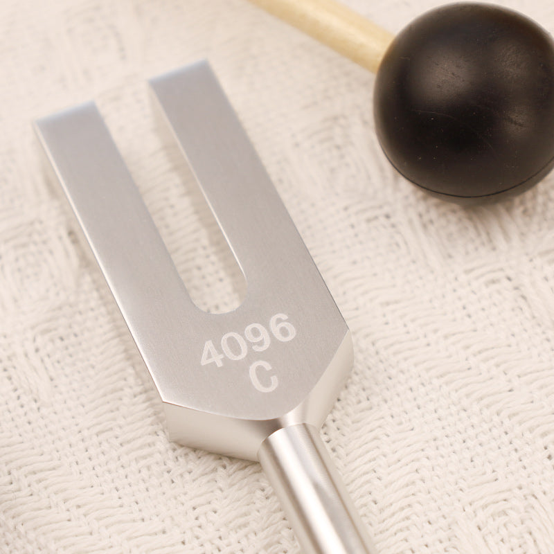 Diapason 4096HZ Diapason in lega di alluminio con martello per la guarigione dei chakra - image 5