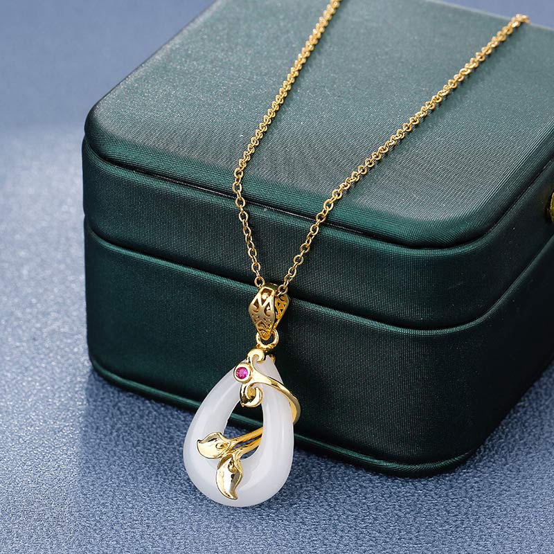 Collana Buddha Stones a forma di pietra ovale in giada con motivo a benedizione e fortuna