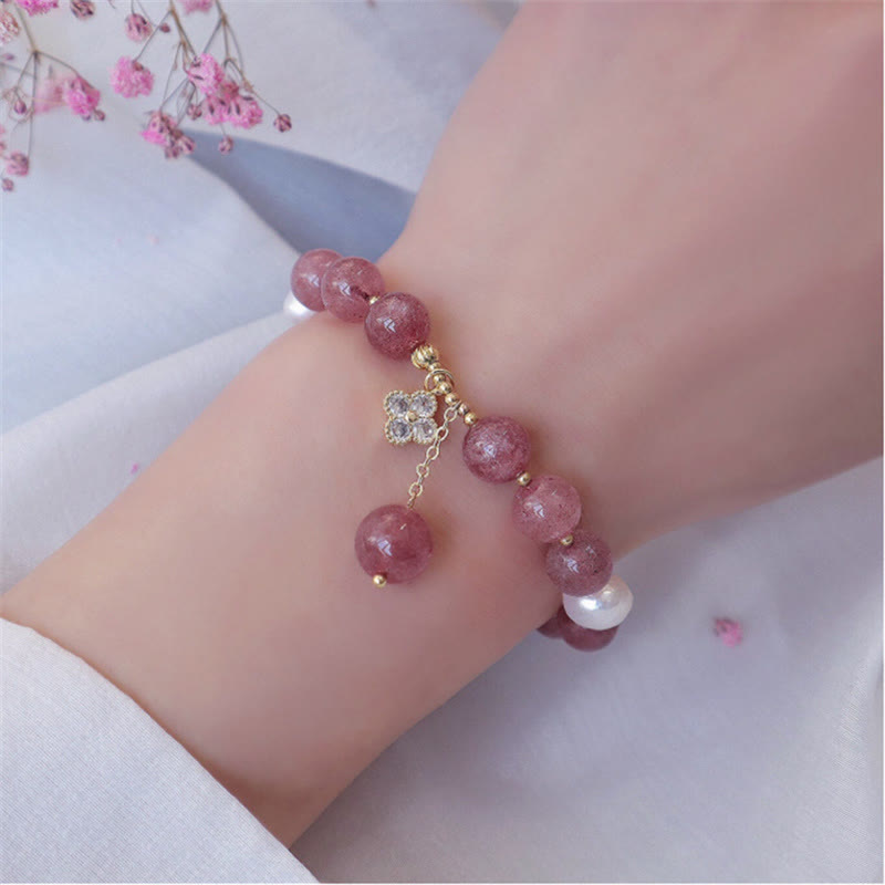 Braccialetto dell'amore con quadrifoglio a quattro foglie di perle di quarzo fragola naturale Buddha Stones